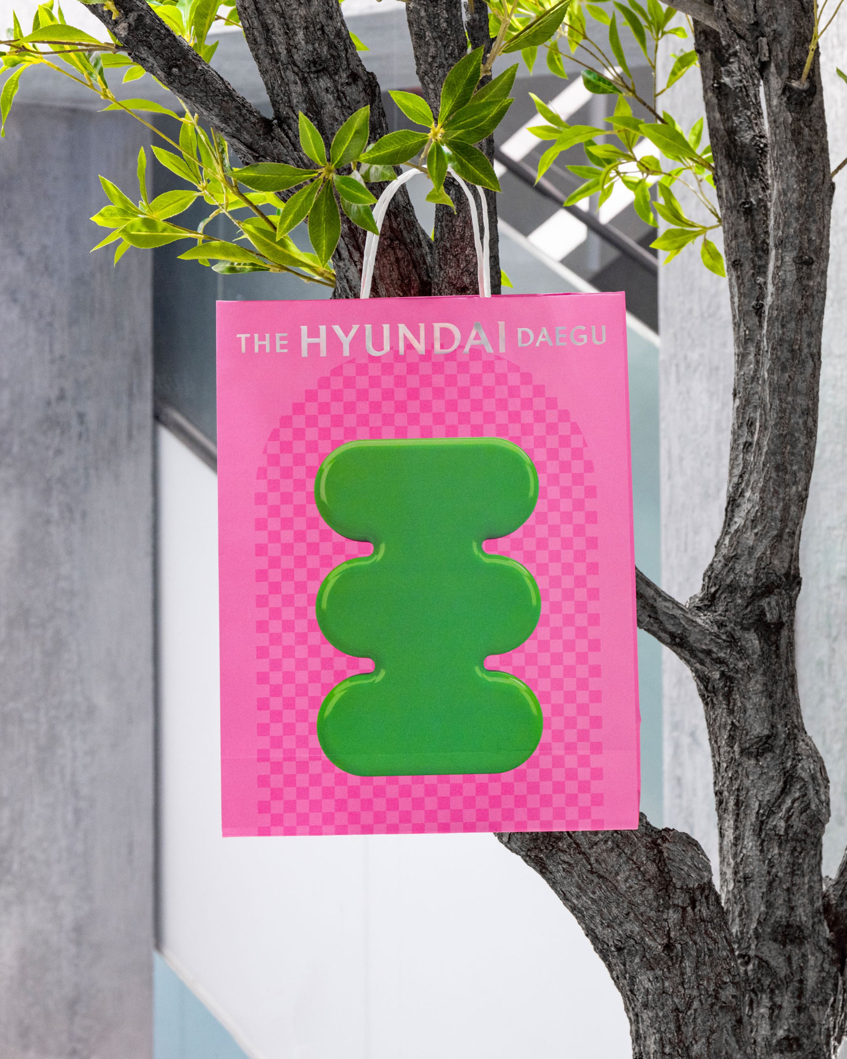 Shopping bag design as part of a campaign for the Hyundai Department Store in Daegu.